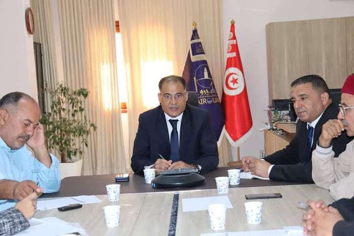 القيروان..جلسة صلحية في مقر الولاية بين ممثلي الفرع الجامعي للبلديات و رئيس البلدية