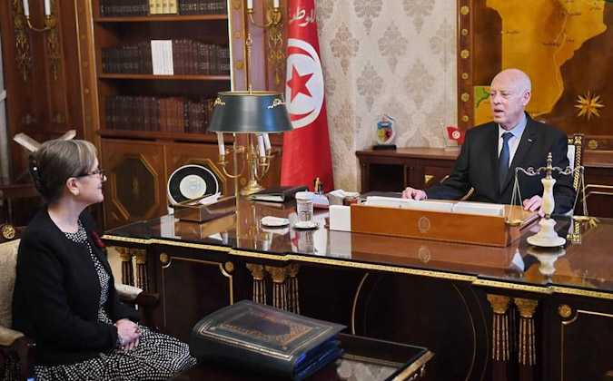 غموض واتهامات في التعاطي مع الأزمات: الرئيس أم الحكومة.. من يتحمل المسؤولية أمام الشعب؟