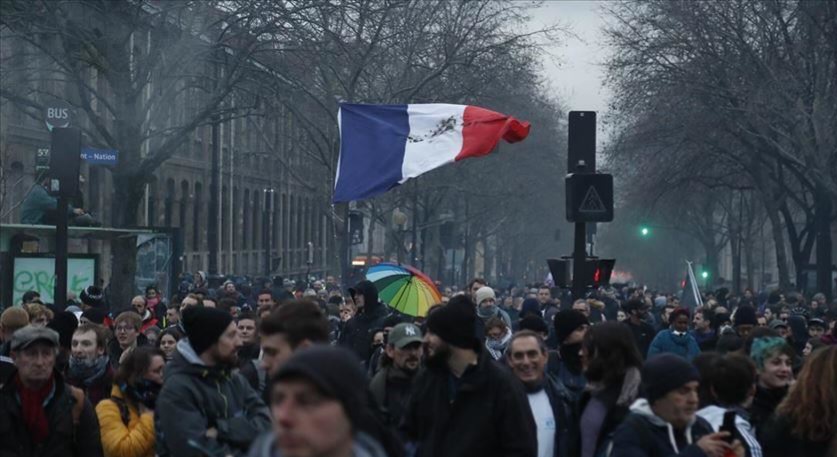 عمال النقل العام في باريس ولندن ينظمون إضرابا احتجاجا على غلاء المعيشة