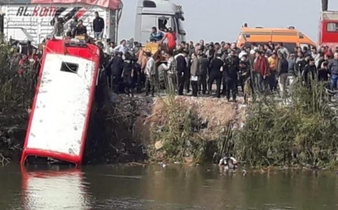 مصر.. 19 قتيلا بحادث سقوط حافلة في نهر