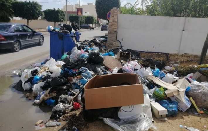 أزمة النفايات في صفاقس "تتعقّد".. وصمت الدولة يتواصل