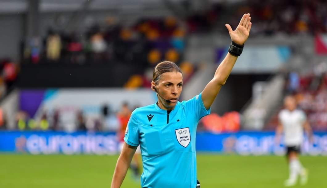 لأول مرة في التاريخ: حكمة تدير مباراة في كأس العالم للرجال