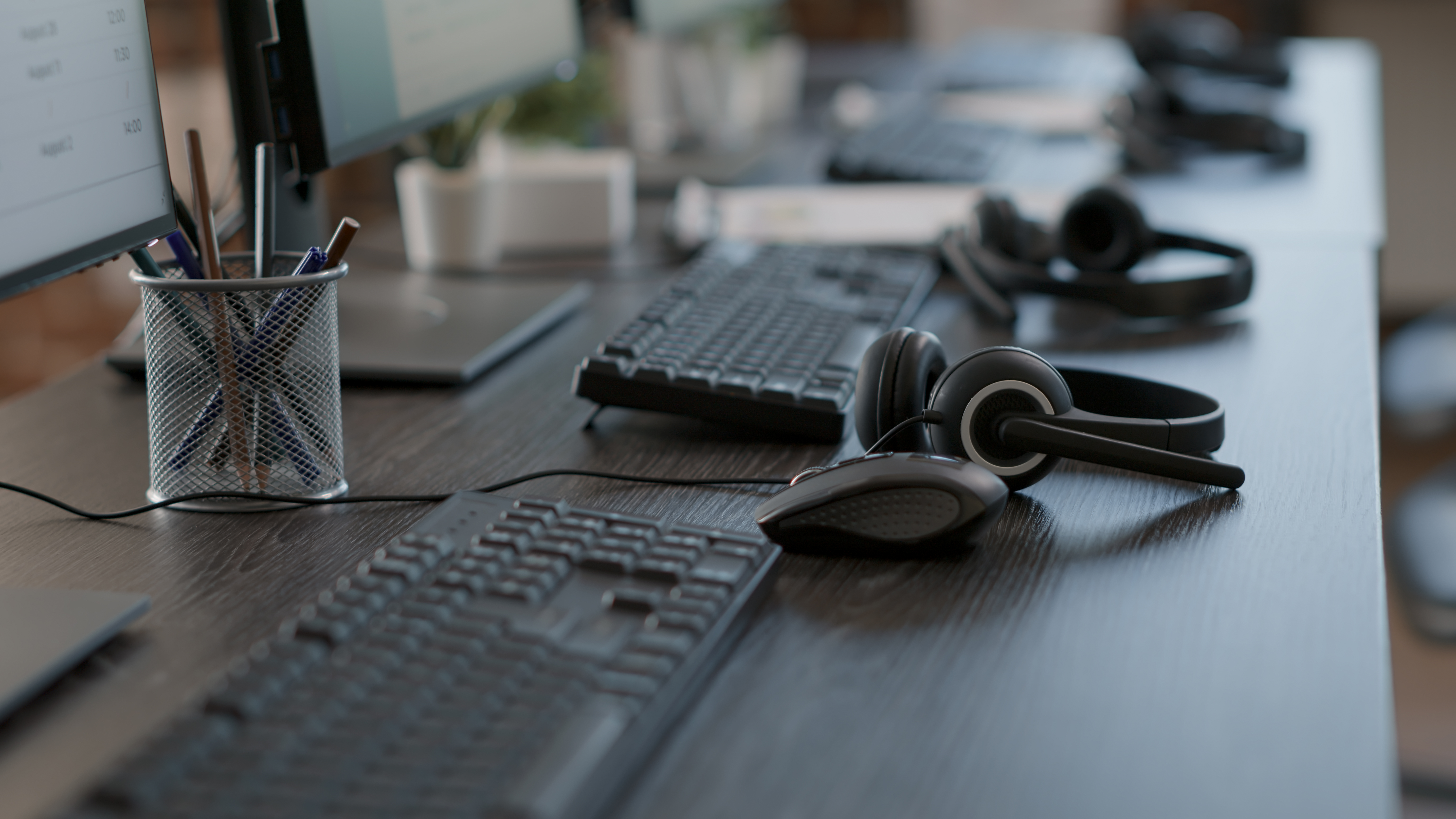 ملفات الصباح | لا كراس شروط.. لا أرقام رسمية ولا اتفاقيات قطاعية.. مراكز النداء.. قطاع خدماتي خارج كل الضوابط القانونية