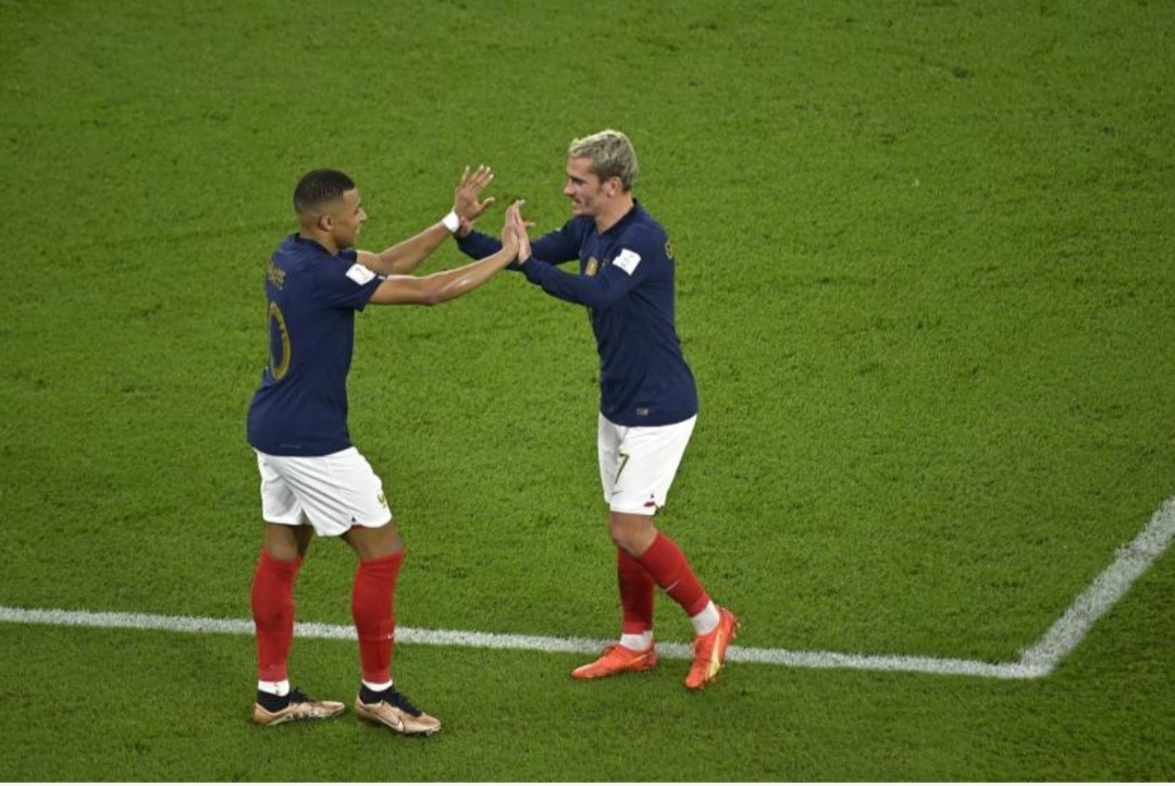 ديشان يقرر اراحة مبابي وكريزمان 