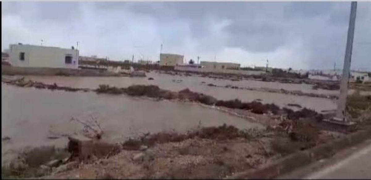 أمام صمت الدولة ولا مبالاة المسؤولين: قرية القراطن بقرقنة تواجه الزحف البحري.. ويتهدد سكانها التهجير القسري..