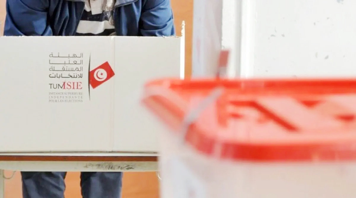 في نقاش هادئ تزامن مع الحملة .. جامعيون وقضاة وممثلون عن المجتمع المدني يسلطون الضوء على هنات الإطار القانوني للانتخابات