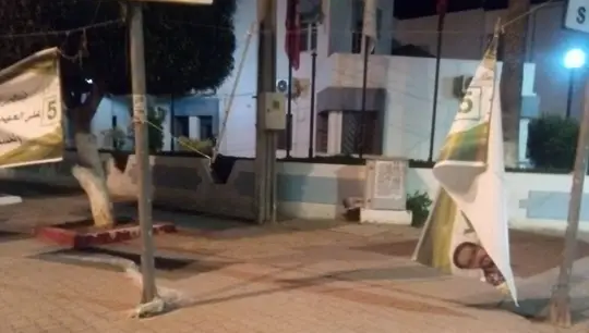 وادي الليل.. العبث بالمعلقات الاشهارية الانتخابية للمترشح طارق الخوفي و إزالتها !