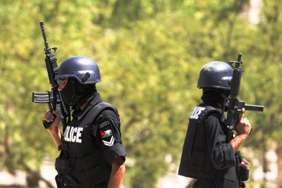 مقتل ثلاثة من أفراد الشرطة الأردنية خلال عملية مداهمة