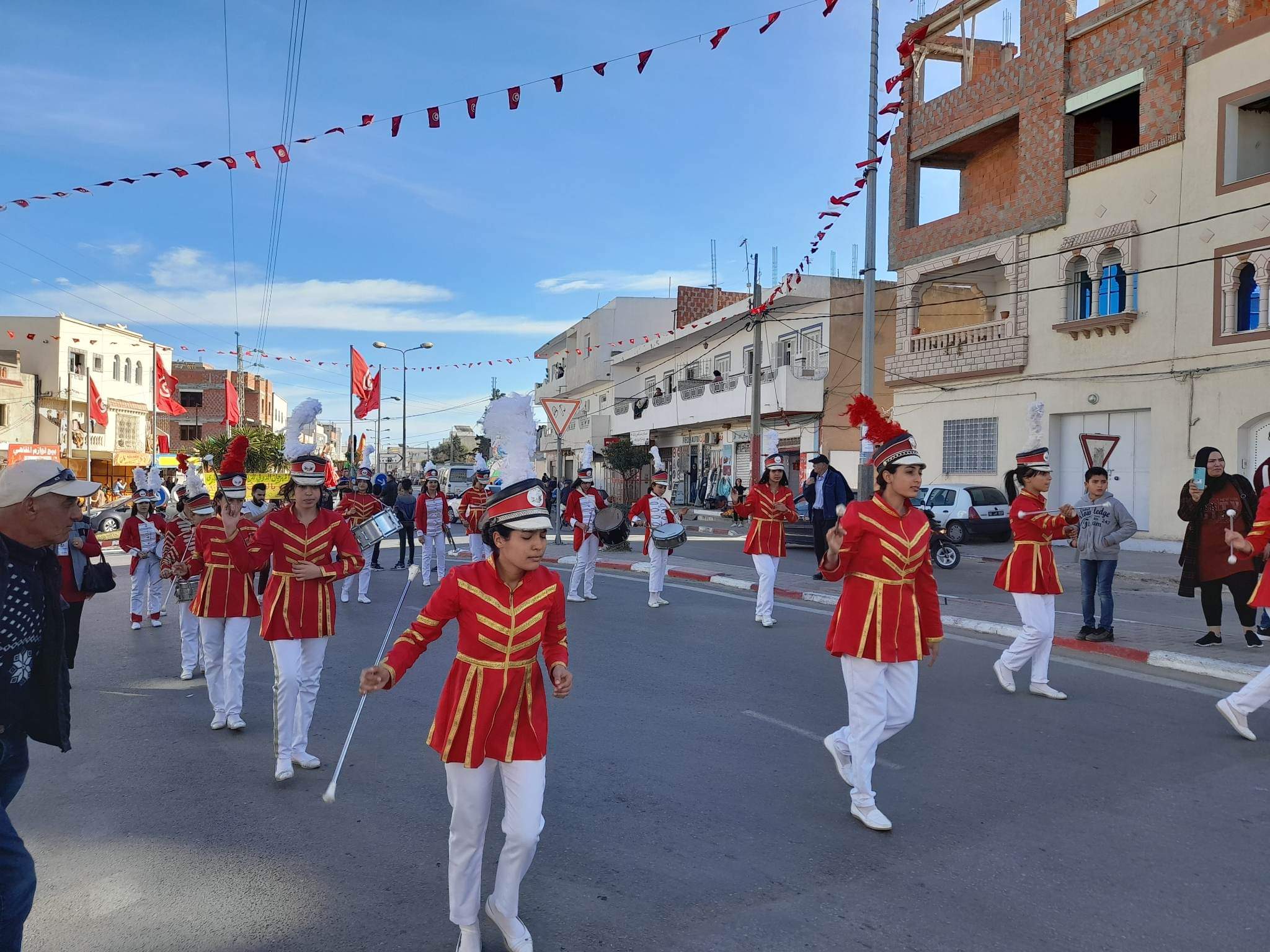  بكرنفال جاب شوارع المدينة.. الإفتتاح الرسمي للدورة 41 للمهرجان الدولي للزيتونة بالقلعة الكبرى