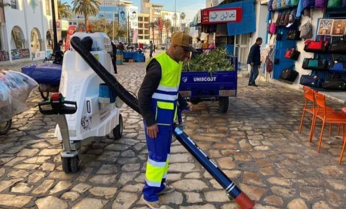 بلدية سوسة تشرع في اعتماد الكنس الآلي للشوارع والساحات