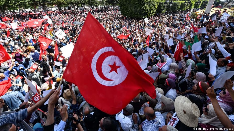 المعارضة في 2022 .. شتات سياسي عالق بين سلطة شرسة وشعب محايد!