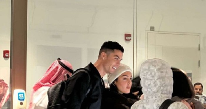 وصول رونالدو وجورجينا إلى السعودية