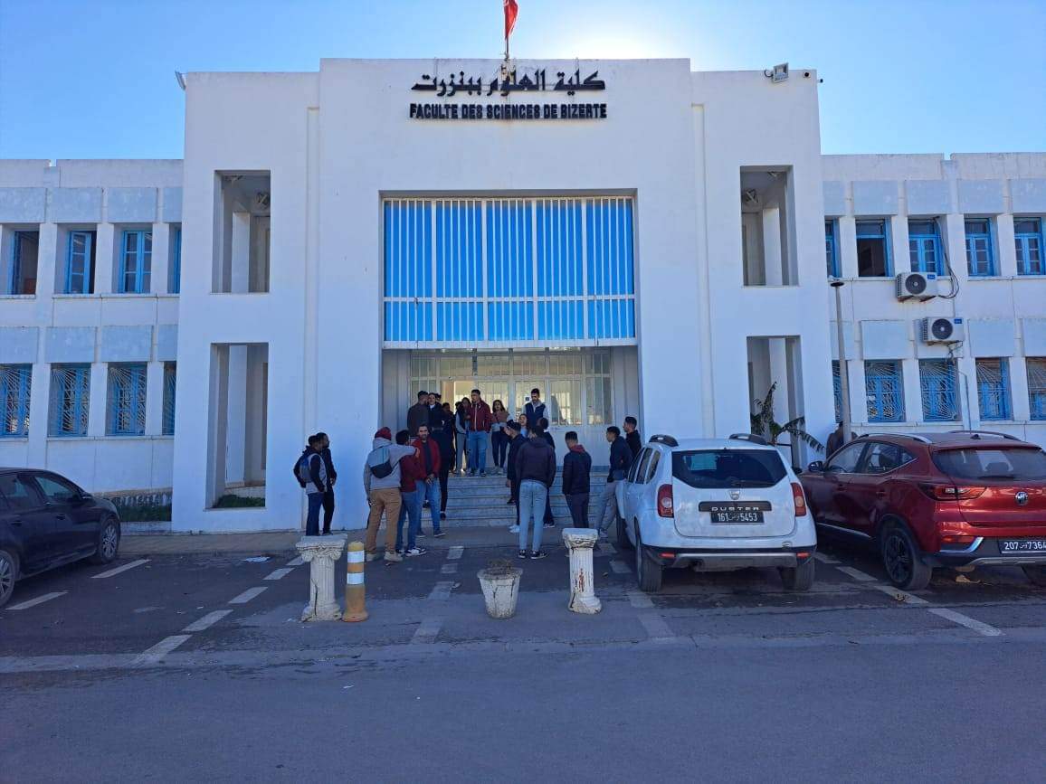 بنزرت.. الطلبة يحتجون وبأسبوع اضافي للمراجعة يطالبون