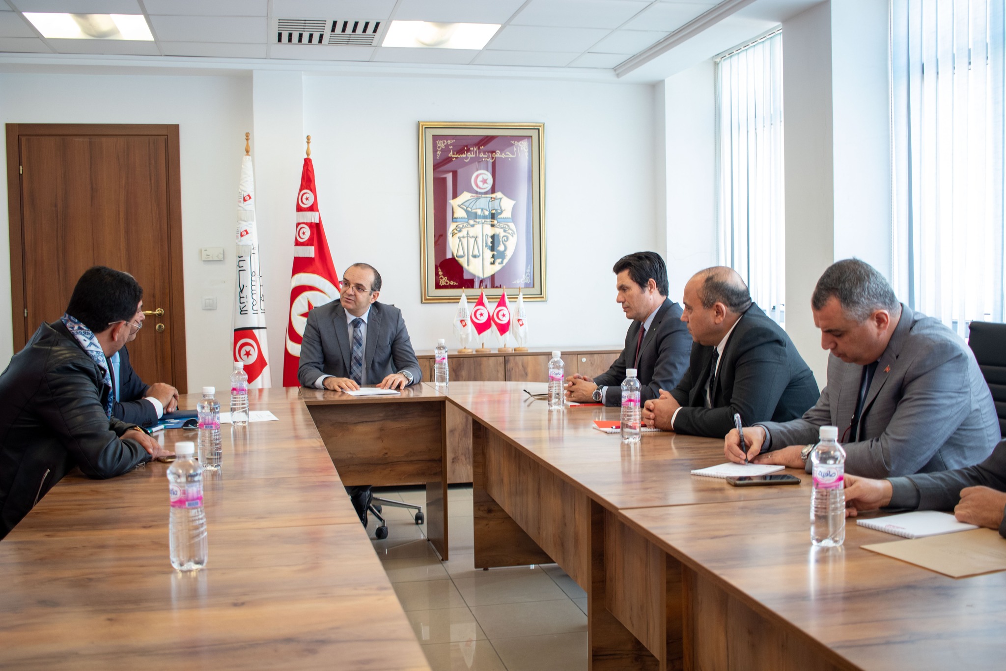 تعزيز مشاركة الشباب في العملية الانتخابية محور جلسة عمل بين هيئة الانتخابات ومدير الشباب والرياضة