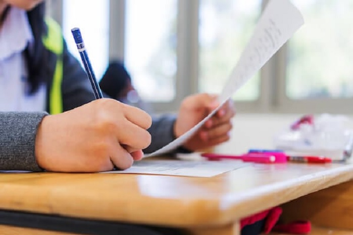 في اليوم الأول من العودة المدرسية والجامعية .. إضراب النقل يلغي الامتحانات