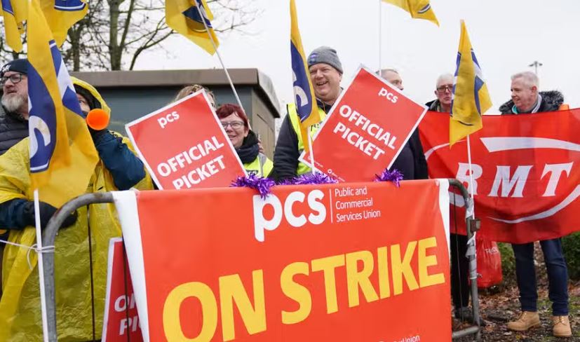 النقابات العمالية في بريطانيا تؤكد استعدادها لمواصلة الإضرابات عدة أشهر