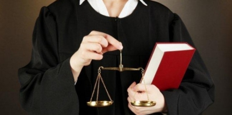 "بطلها" المرسوم 54 .. المعركة متواصلة بين المحامين ووزيرة العدل !