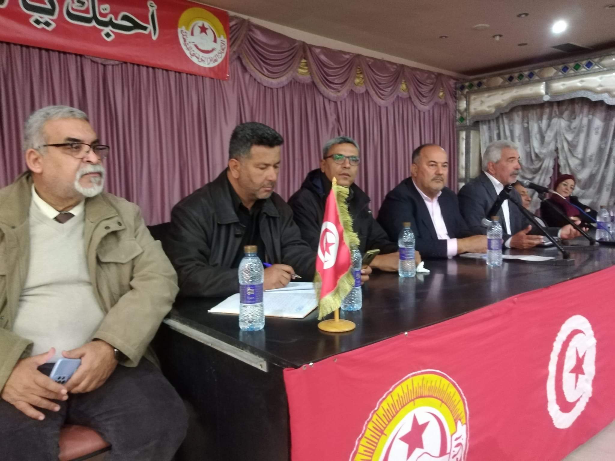 صلاح الدين السالمي في المجلس الجهوي لاتحاد الشغل بالقيروان: نرفض التفويت في المؤسسات العمومية 