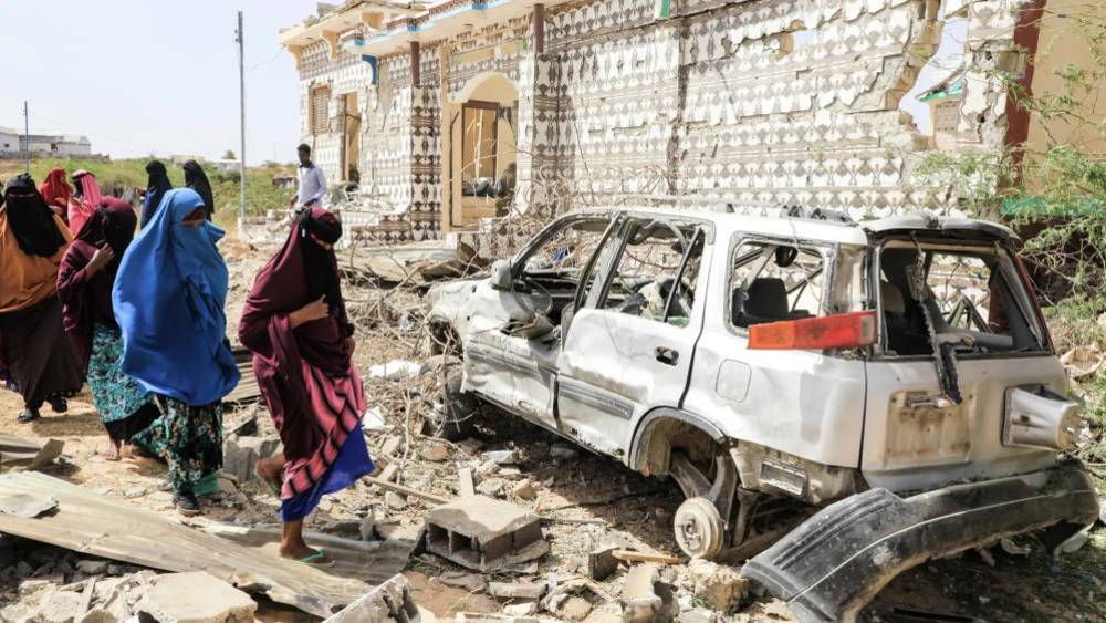 تبنته "حركة الشباب".. مقتل 11 صوماليا في تفجير انتحاري مزدوج