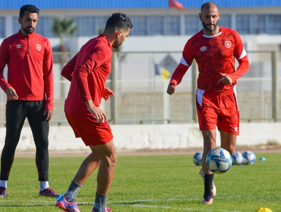 بعد غياب مطول: محمد أمين بن عمر يعود إلى تدريبات النجم