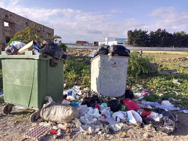 بالصور / .. مواطنون يشتكون من تكدس الفضلات والنفايات في صاحب الجبل  