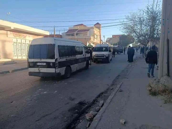  القصرين.. تجدد المناوشات بين عدد من الشبان والأمن وإصابات متفاوتة في صفوف الأمنيين