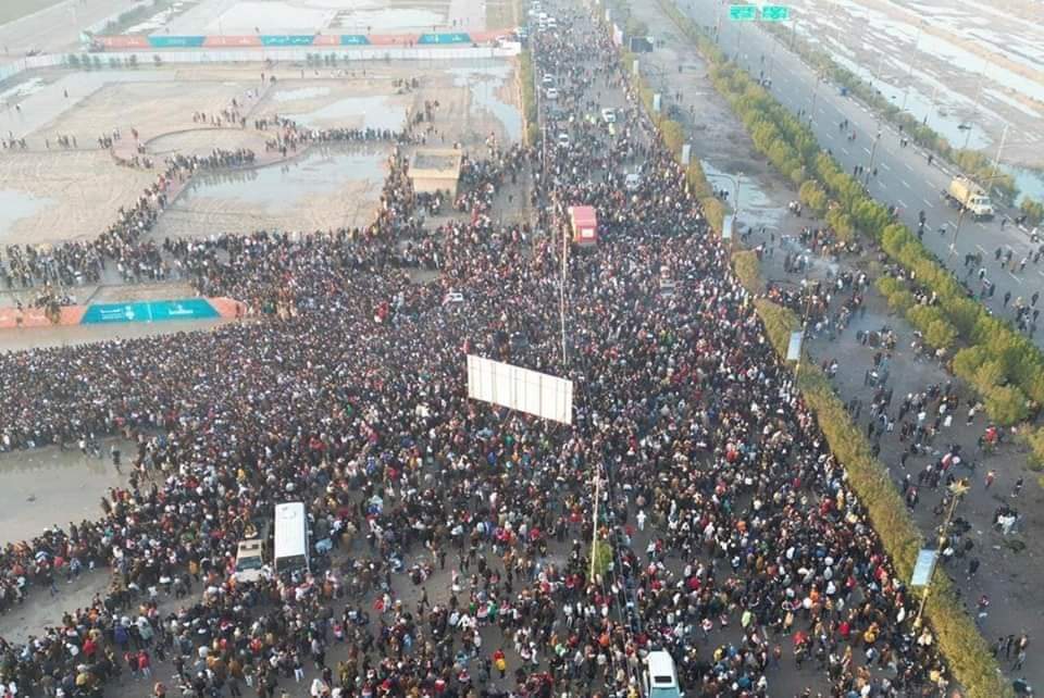 بسبب التدافع .. وفاة مشجع عراقي وإصابة آخرين وتحذير من إلغاء نهائي "خليجي 25"