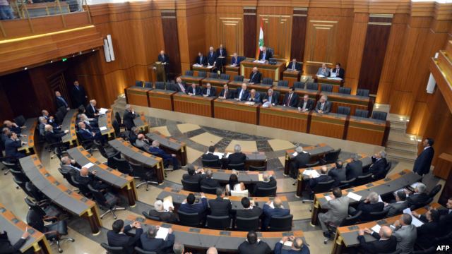 لبنان.. نواب مستقلون يعتصمون في البرلمان للمطالبة بانتخاب رئيس جديد للبلاد