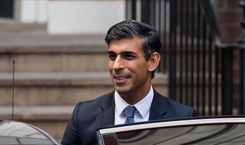 الشرطة البريطانية تغرم رئيس الوزراء سوناك لعدم ارتدائه حزام الأمان