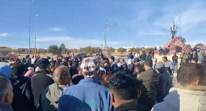 القيروان.. زوجة المخطوف في الحدود التونسية الليبية تطلب تأكيدا على أن رب عائلتها بخير 