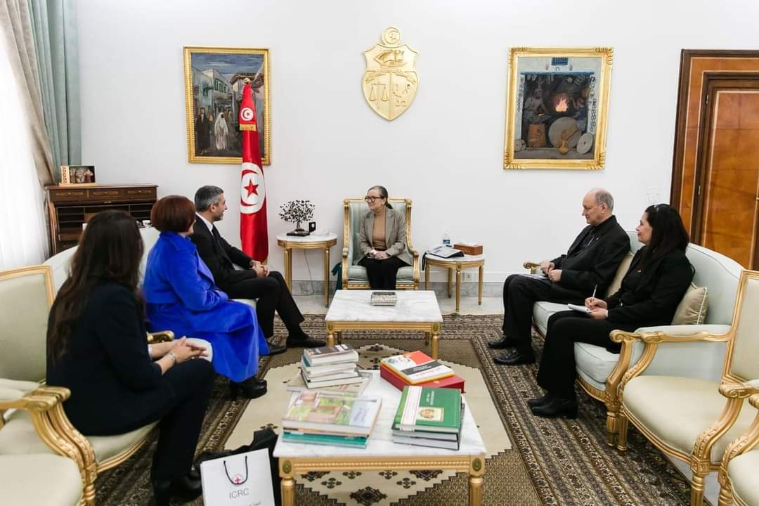 رئيسة الحكومة تلتقي المدير الاقليمي لإفريقيا لدى اللجنة الدولية للصليب الأحمر