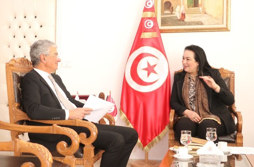 ترويج منتوجات الحرفيّات التونسيّات محور لقاء وزيرة المرأة برئيس الغرفة الوطنية للمساحات التجاريّة الكبرى