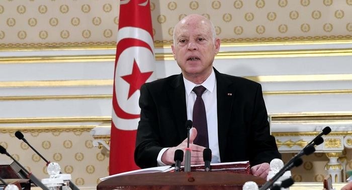 يخاطب خصومه من الثكنات ..  لماذا يستقوي الرئيس بالمؤسستين العسكرية والأمنية؟ 