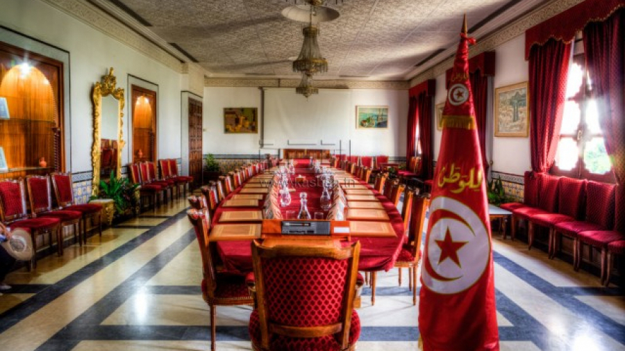 تحوير وزاري "قطرة-قطرة".. فعلى من سيأتي الدور في قادم الأيام؟