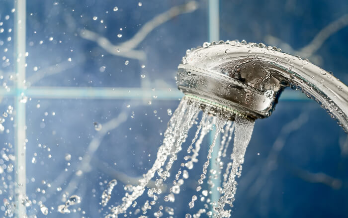 الاستحمام بالماء البارد.. كيف يؤثر على الدماغ؟