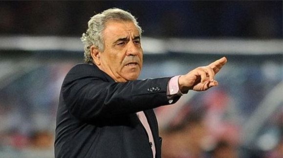 مولودية الجزائر تنفي طرد المدرب فوزي البنزرتي لاي لاعب بسبب الصلاة 