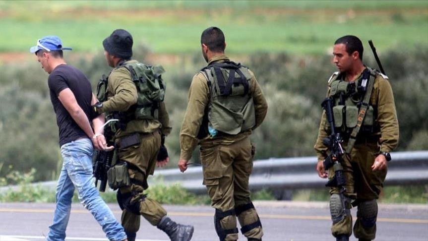 الجيش الإسرائيلي يعتقل 24 فلسطينيا ويفجر منزل عائلة ناشط في الضفة الغربية