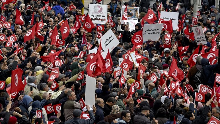   هل يتقاطع الشارع السياسي مع الشارع الاجتماعي؟