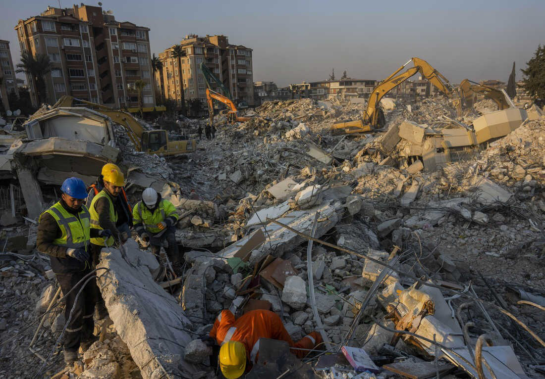   عمليات الانقاذ تتواصل بعد 11 يوما.. عدد قتلى زلزالى تركيا يقترب من 40 ألفا