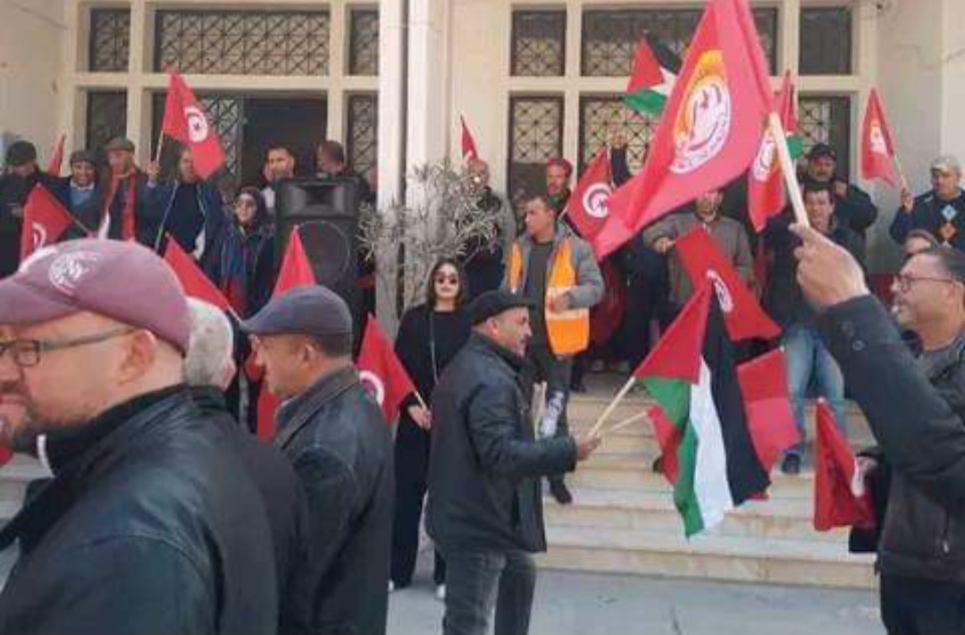 جندوبة..مسيرة غضب للاتحاد الجهوي للشغل..والكاتب العام  يطالب بإيقاف المس من رموز المنظمة 