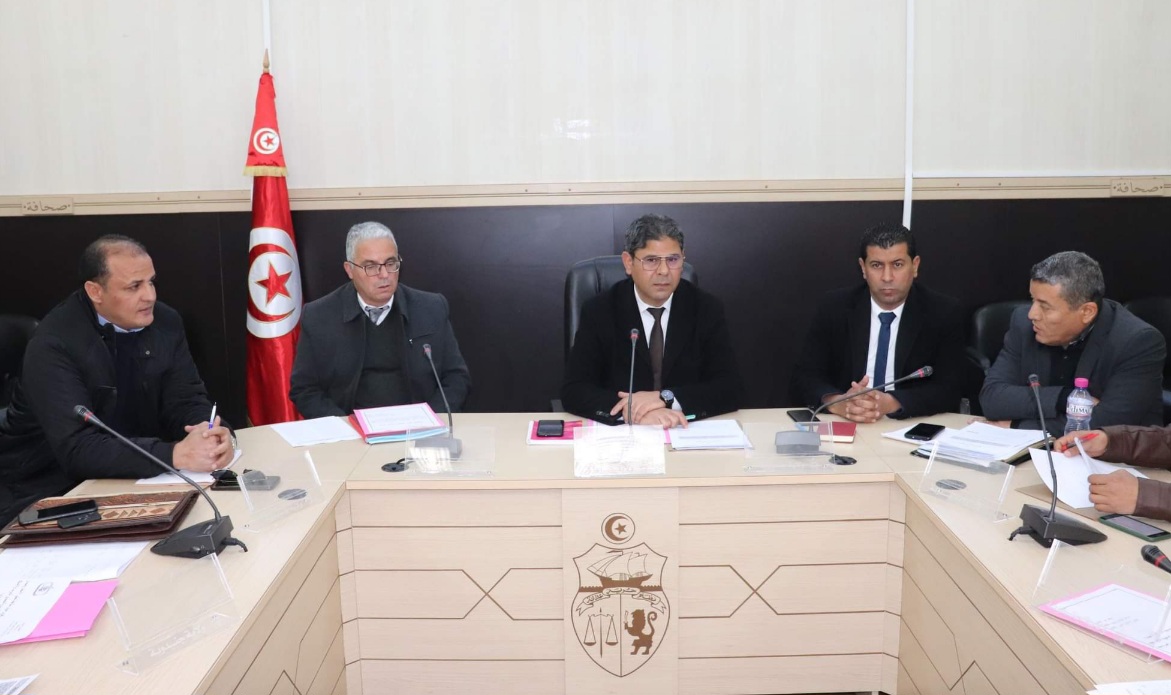 اللجنة الجهوية لمتابعة تطور الأسعار بجندوبة تتخذ جملة من الإجراءات الردعية