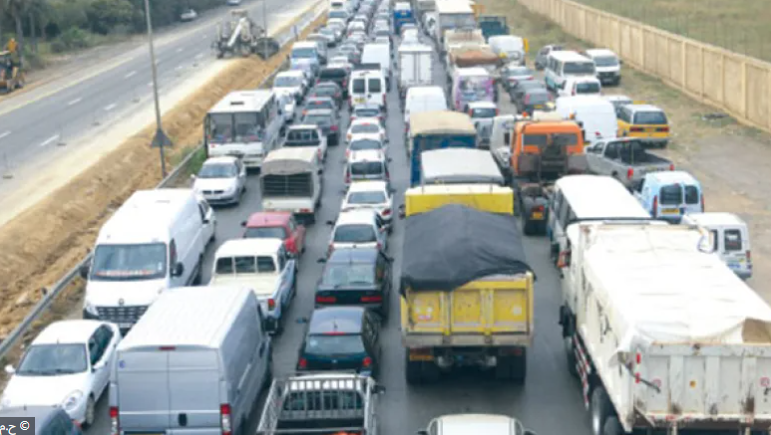 اليوم: دخول قرار منع جولان الشاحنات للعاصمة في أوقات الذروة حيز التنفيذ