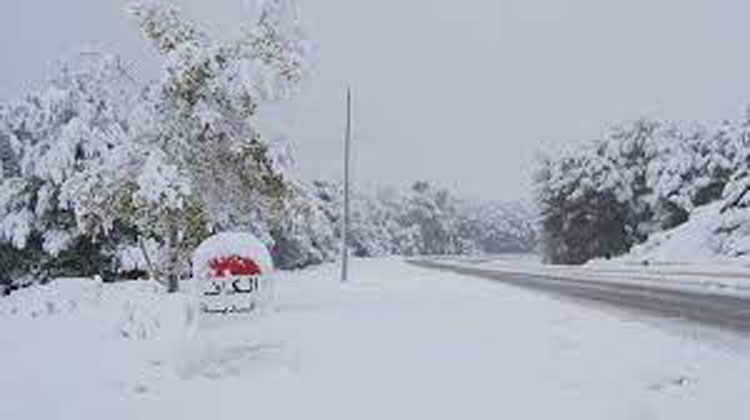 الكاف: الثلوج تغطي المرتفعات الجبلية بين مدينتي ساقية سيدي يوسف والطويرف