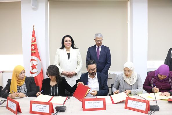 بين وزارة المرأة و4 مساحات تجاريّة كبرى: إمضاء مذكّرة تفاهم بين 13 مجمعا تنمويّا نسائيّا