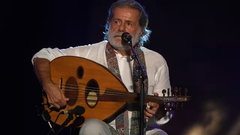 لقاء العمالقة الذي يتحدى الرحيل .. مارسيل خليفة يفوز بجائزة محمود درويش