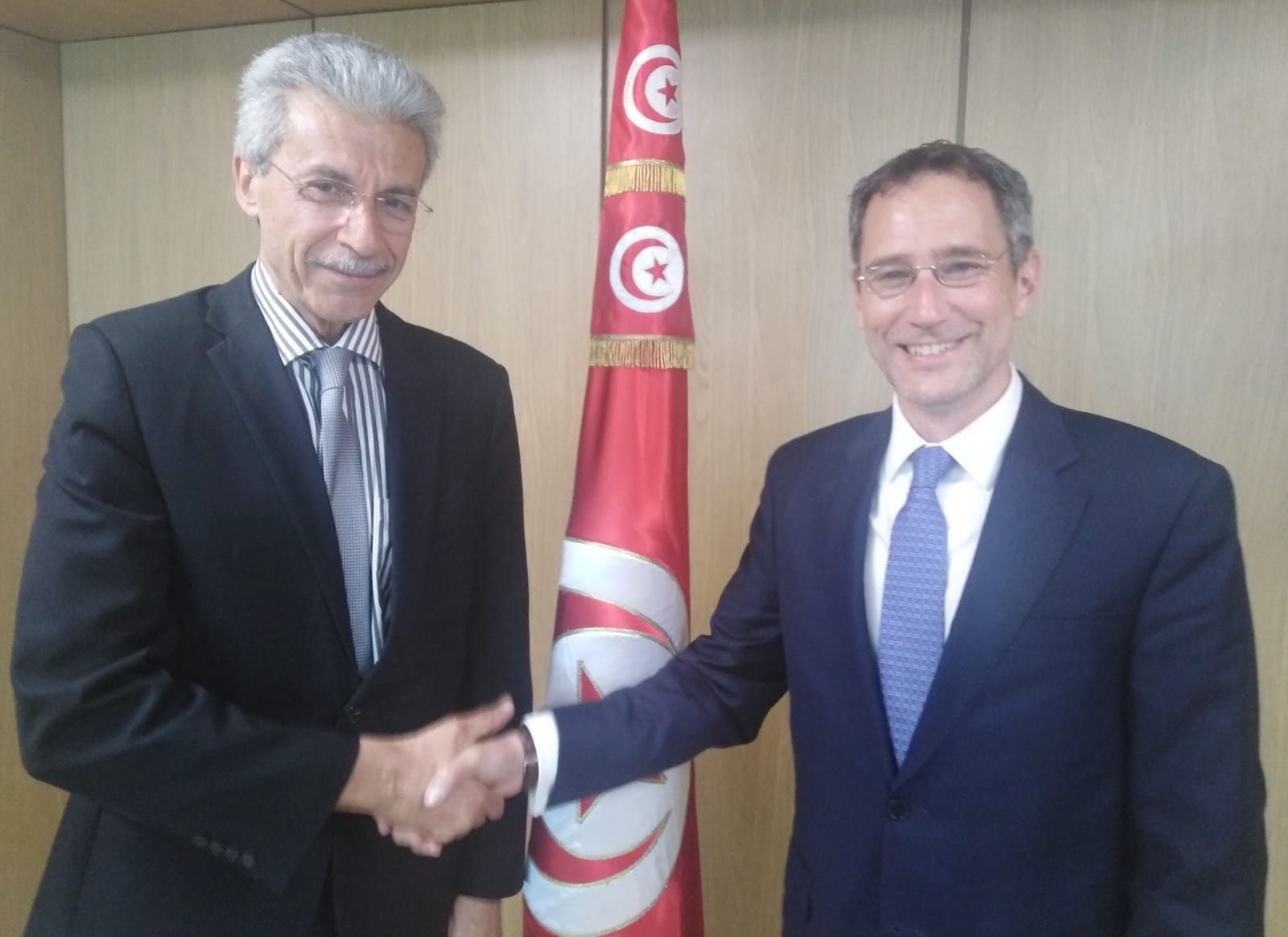 سمير سعيّد و Joey Hood يؤكدان على توفر الإرادة والحرص لتعزيز التعاون التونسي الأمريكي.