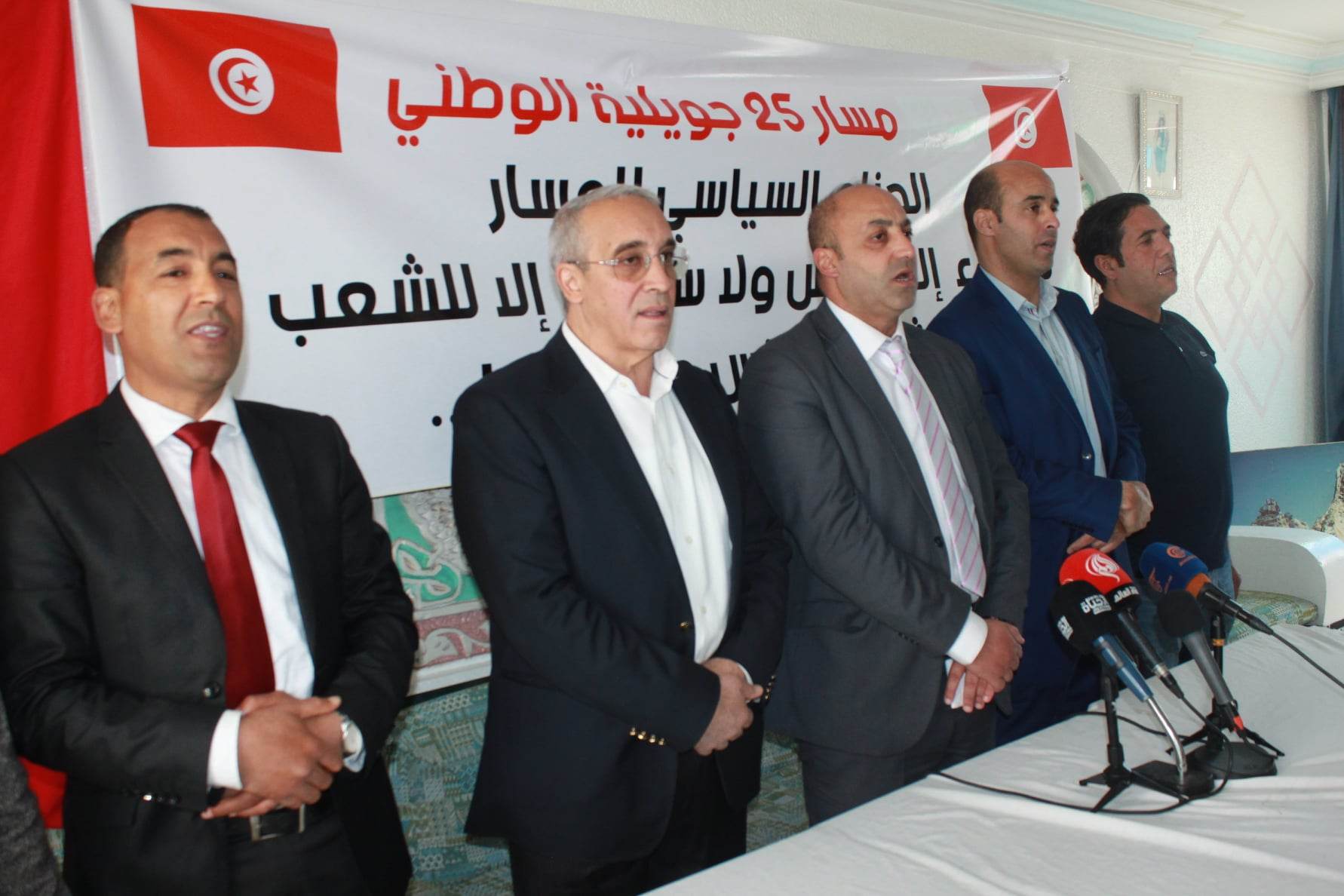 لمحاربة "بارونات الفساد" وغلاء الأسعار  .. حراك 25 جويلية يدعو سعيد إلى تكليف المؤسسة العسكرية بإدارة مسالك التوزيع