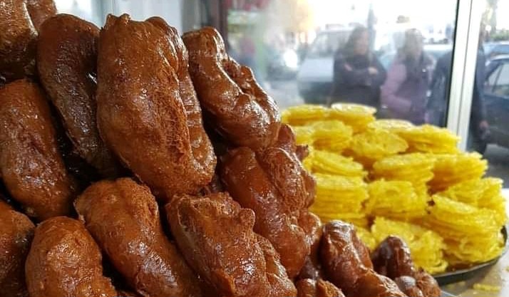 الزلابية والمخارق نكهة رمضان في فرنسا