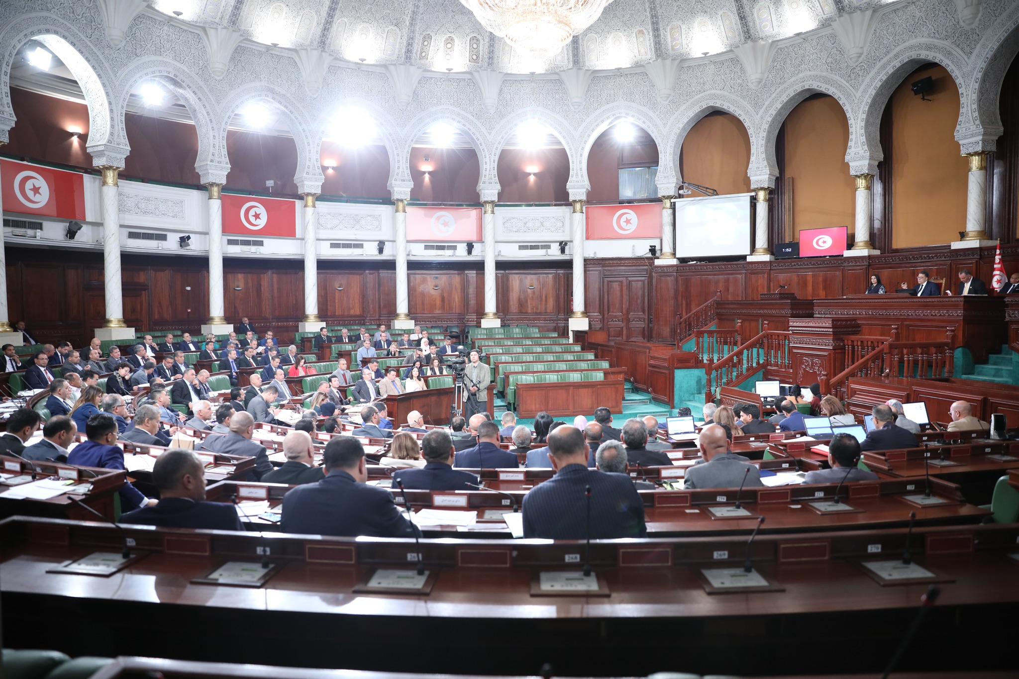 نواب البرلمان يؤكدون على ضرورة الإسراع في سن القوانين والتشريعات للخروج من الأوضاع الصعبة  