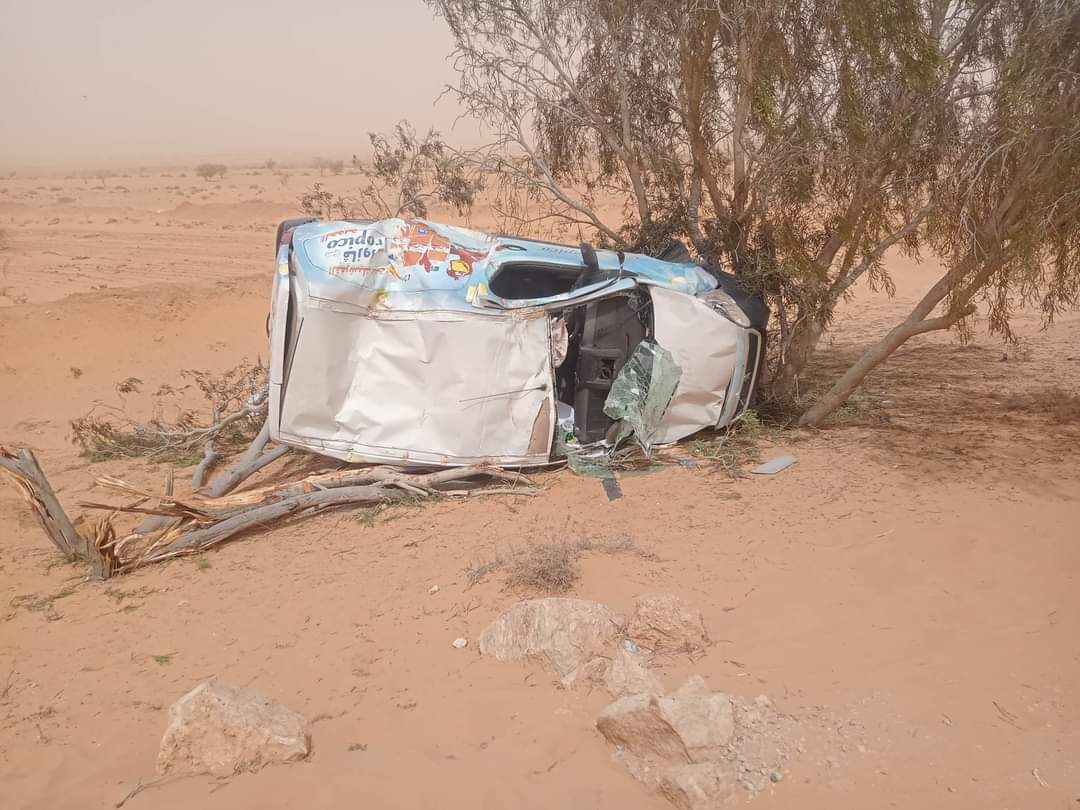قابس : انقلاب سيارة بسبب رياح قوية  